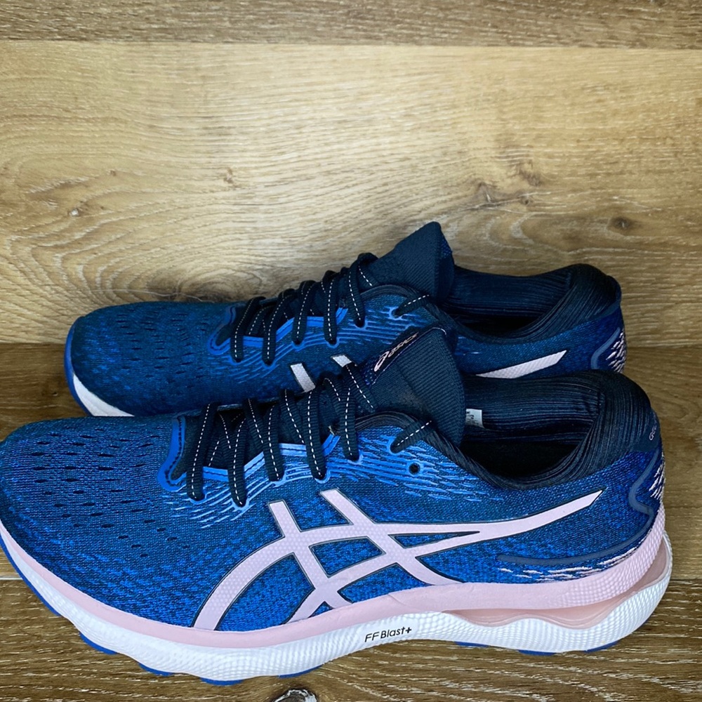 ASICS Gel-Nimbus 24 Size 9 Wide